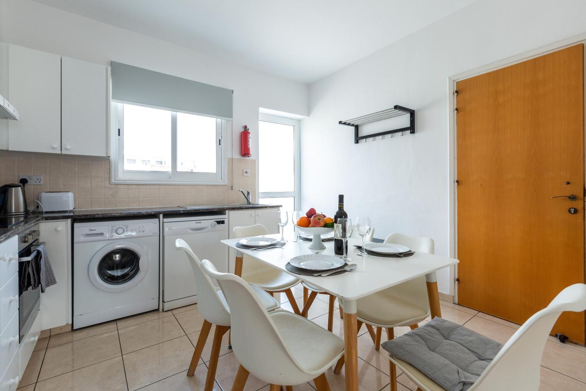 Beautiful 2 Bed Apartment In Paphos Cyprus エクステリア 写真