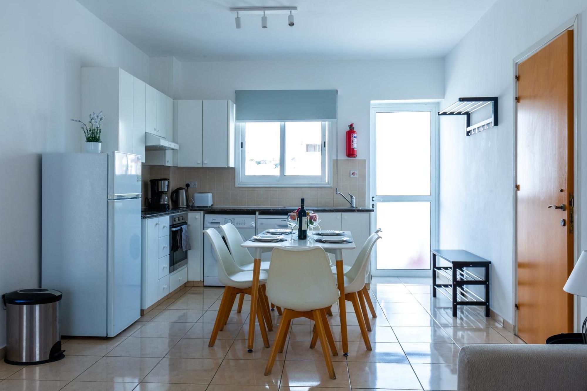 Beautiful 2 Bed Apartment In Paphos Cyprus エクステリア 写真