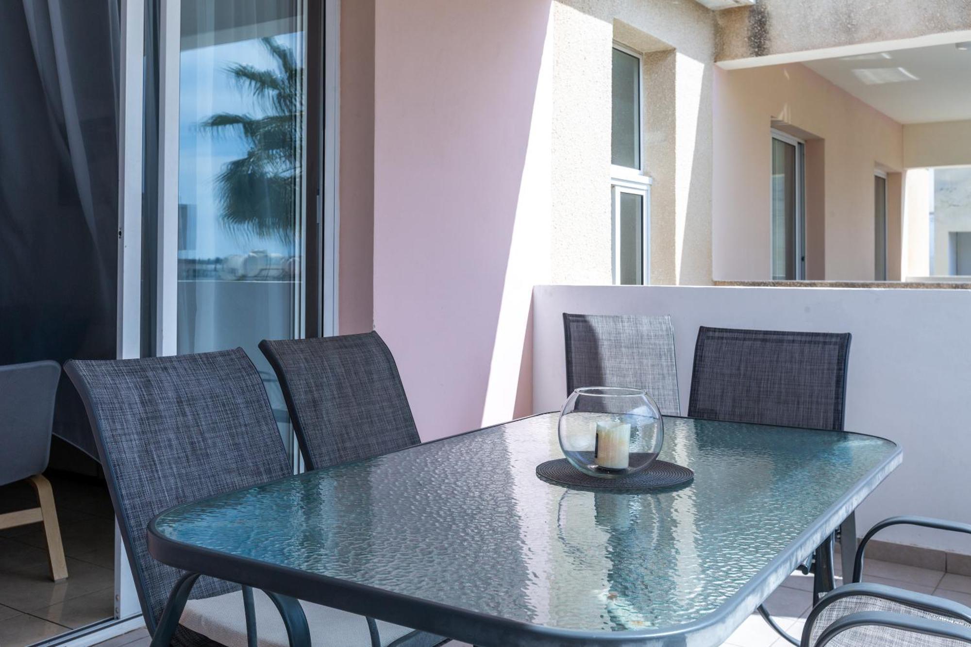Beautiful 2 Bed Apartment In Paphos Cyprus エクステリア 写真